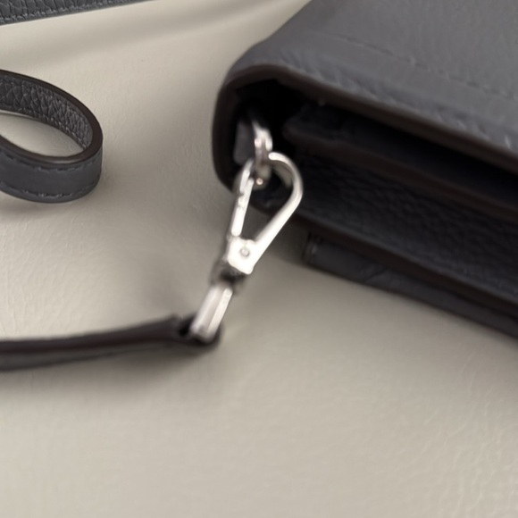 Michael Kors Gray Crossbody Wallet With Flap Closure And Back Pocket - Picture 11 of 13